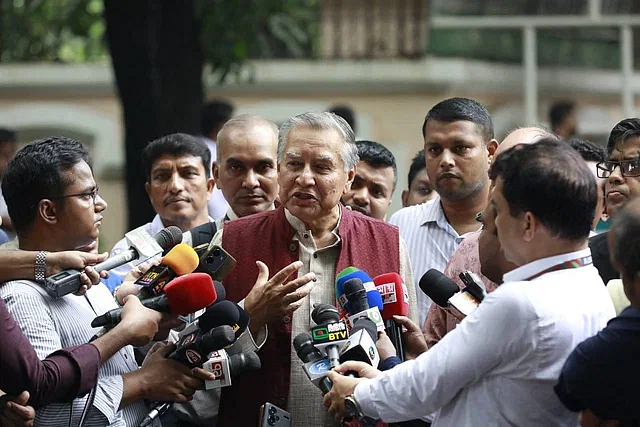 Mahfuz Anam speaks to the media on the premises of state guest house Jamuna on 3 September, 2024.